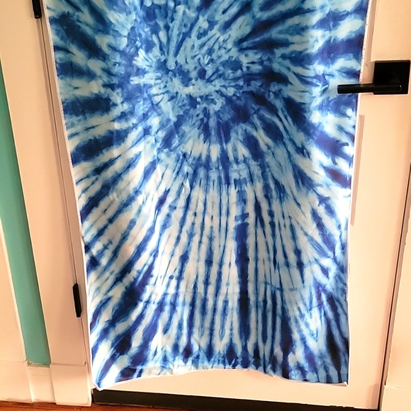 Blue tie dye beach towel lightweight summer boho NWOT New without tags - Picture 4 of 4
